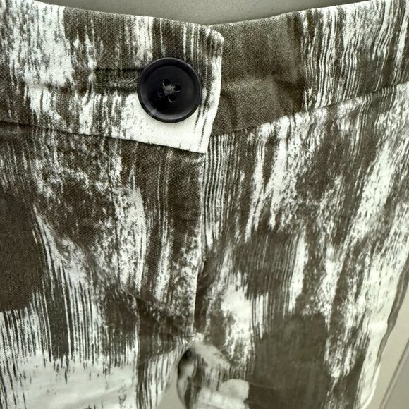 Gap Animal Print Cargo Shorts 3" Size 4 - Picture 4 of 5